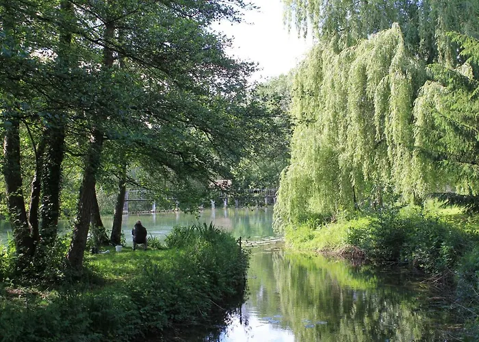 La Croix St Jean לינה וארוחת בוקר