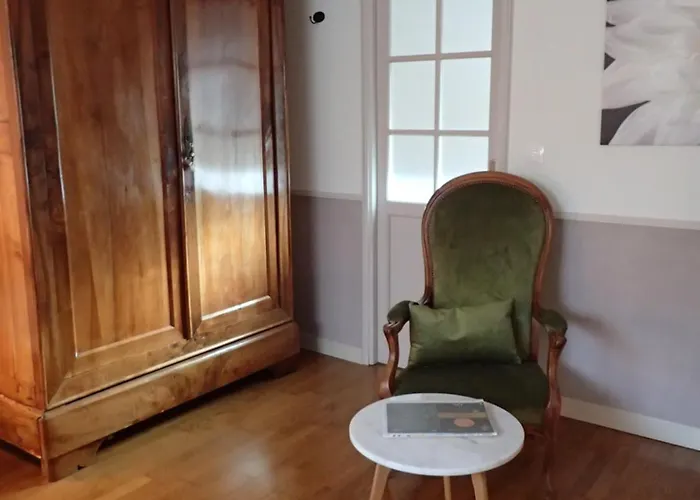 La Croix St Jean לינה וארוחת בוקר Foucheres