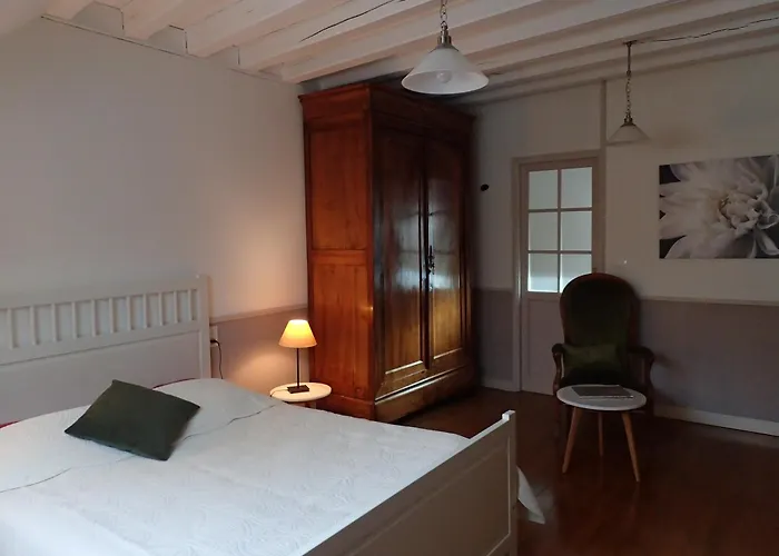 La Croix St Jean לינה וארוחת בוקר